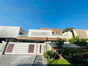 6 Beds Kannal house in middle of DHA Lahore City